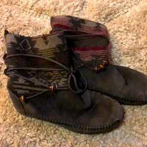 Tom’s suede pull on booties. Size 7.5.